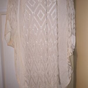 Women's Caslon Short Sleeve Lace like sweater top. SZ S/M